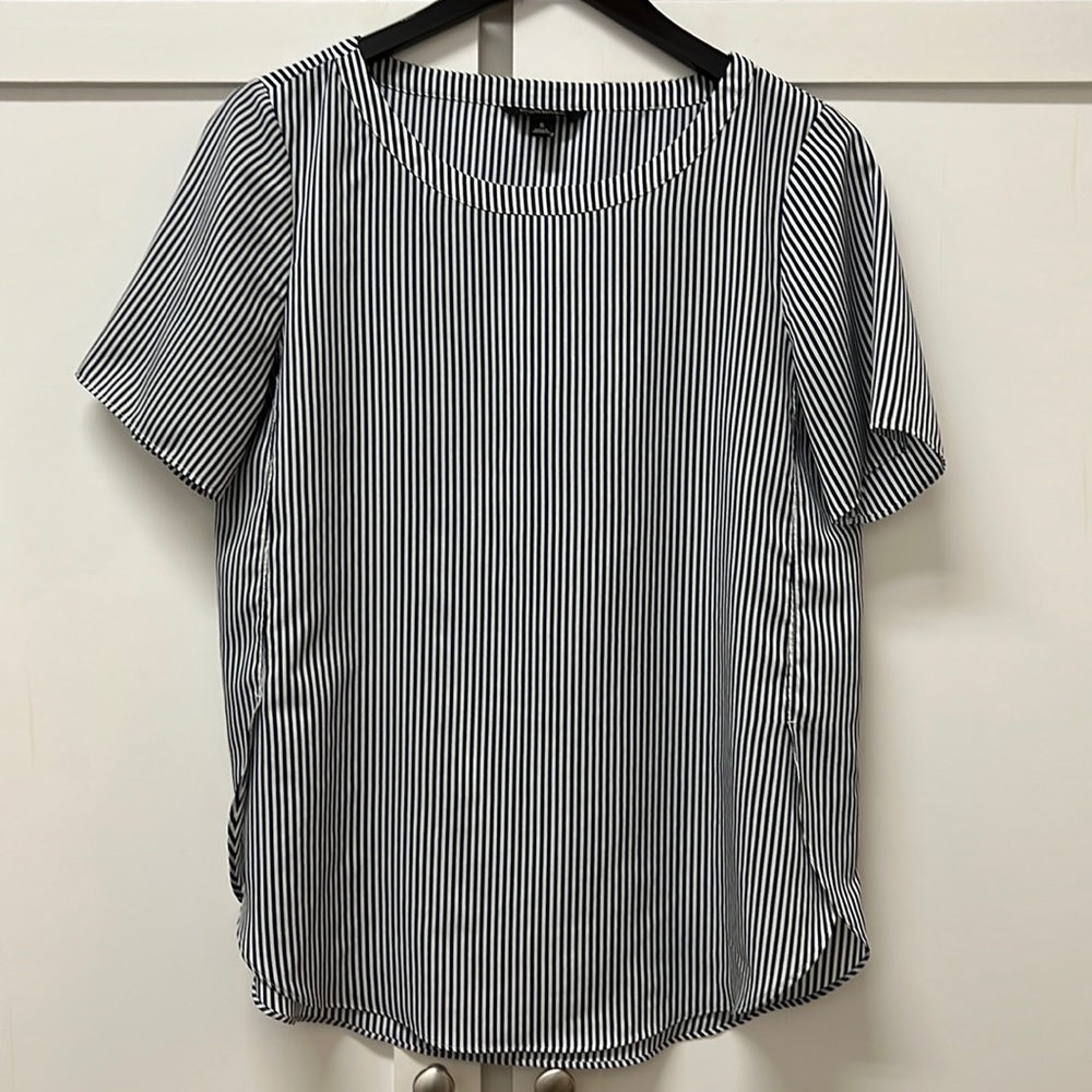 Banana Republic short sleeved blouse